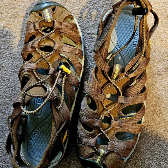 Keen Women Whisper Sandals (Preowned) - Picture 7 of 10